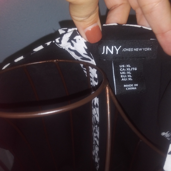Jones New York blk/White Ladies blouse - Picture 3 of 3